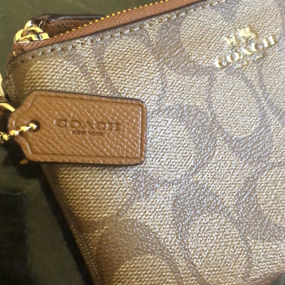 ✨SOLD✨SIGNATURE COACH DOUBLE ZIPPER WRISTLET -NWT- - Picture 3 of 6